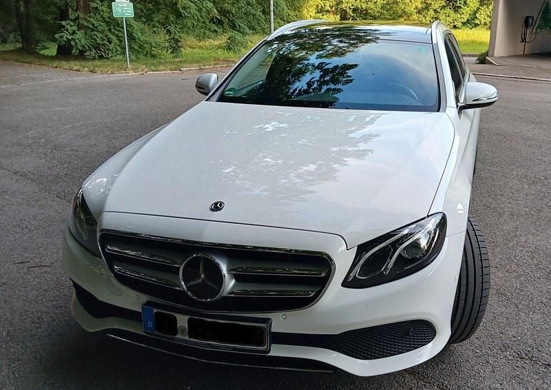 Weiß Gebraucht 2018 Mercedes E200 Avantgarde Kombi | 24.500 € (Superpreis) - Bild 1/4