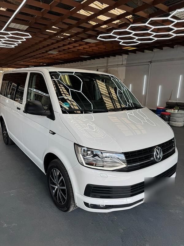 Weiß Gebraucht 2018 VW Multivan Van / Kleinbus | 22.500 € (Superpreis) - Bild 1/4