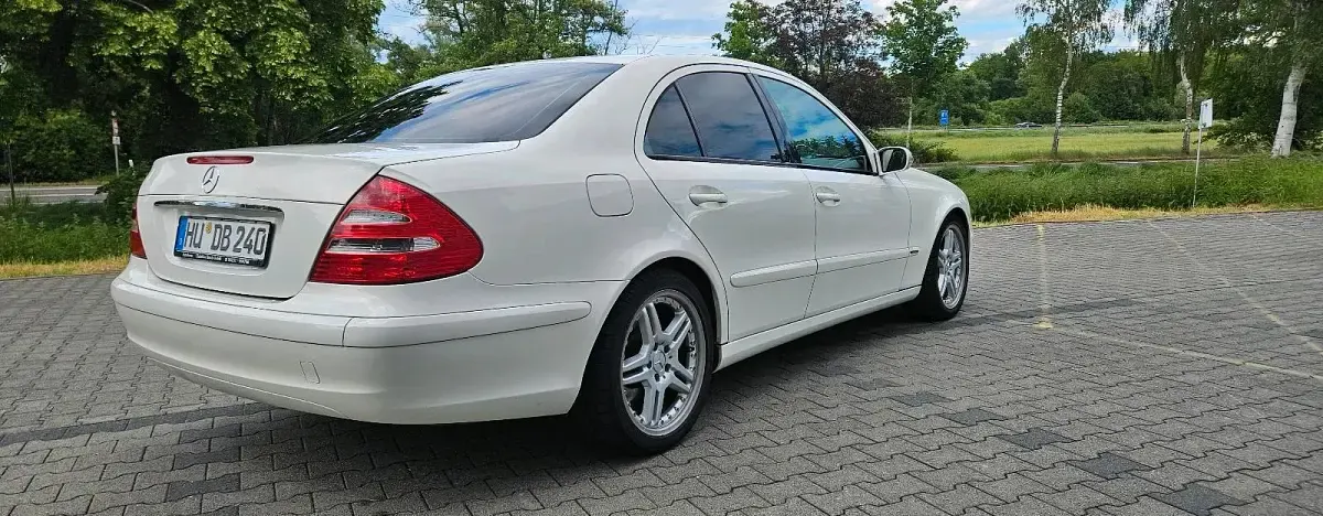Gebraucht Mercedes E240 177 PS (130 kW) 2002 Weiß Limousine