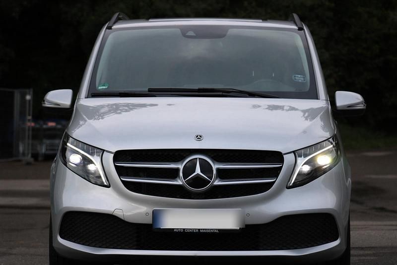 Silber Gebraucht 2023 Mercedes V250 Edition Van / Kleinbus | 50.500 € (Superpreis) - Bild 1/4
