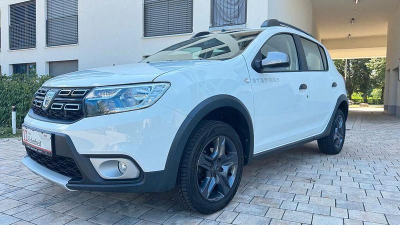 Gebraucht Dacia Sandero Celebration 90 PS (66 kW) 2019 Weiß Kleinwagen