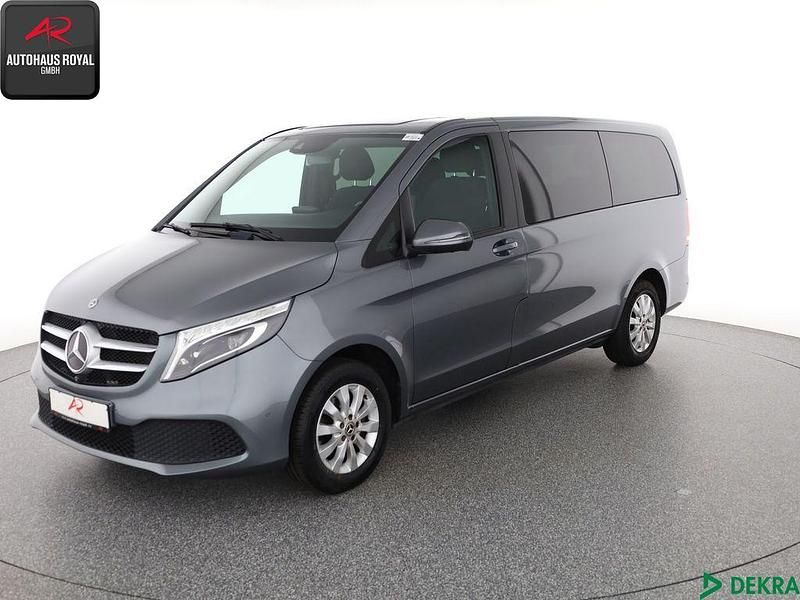 Selenitgrau Gebraucht 2019 Mercedes V220 Van / Kleinbus | 38.770 € (Fairer Preis) - Bild 1/4