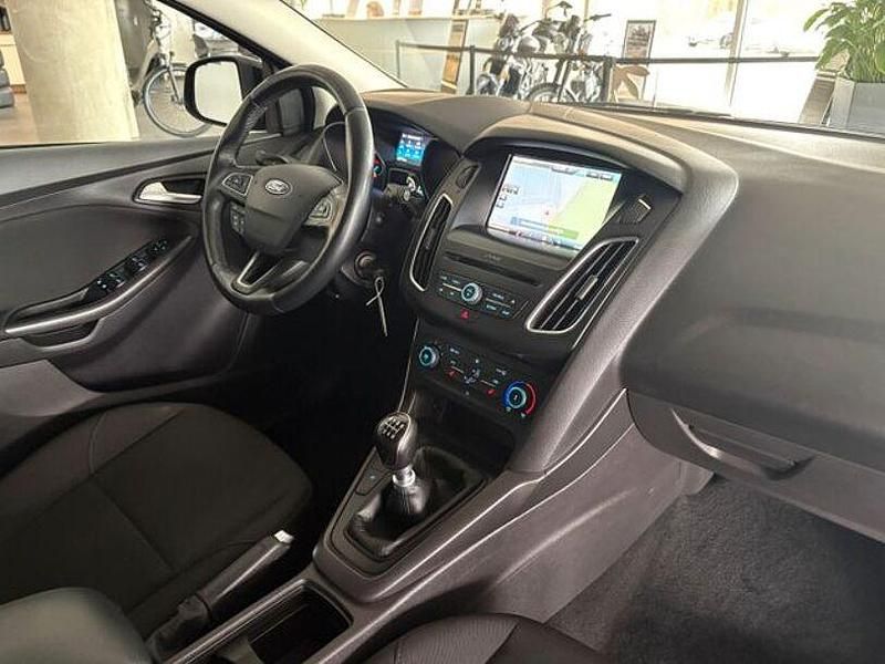 Gebraucht Ford Focus Business Edition 125 PS (91 kW) 2016 Schwarz Limousine