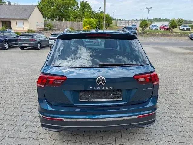 Gebraucht VW Tiguan Life 150 PS (110 kW) 2023 Nightshade blue SUV