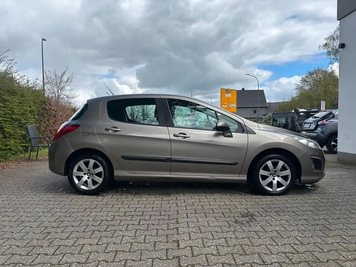 Gebraucht Peugeot 308 98 PS (72 kW) 2012 Grau Limousine