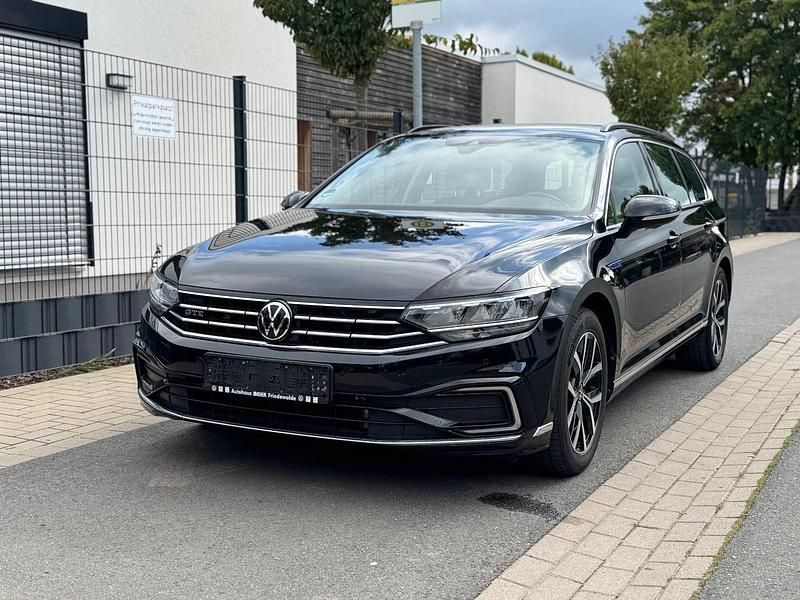 Schwarz Gebraucht 2021 VW Passat GTE Kombi | 18.450 € (Superpreis) - Bild 1/4