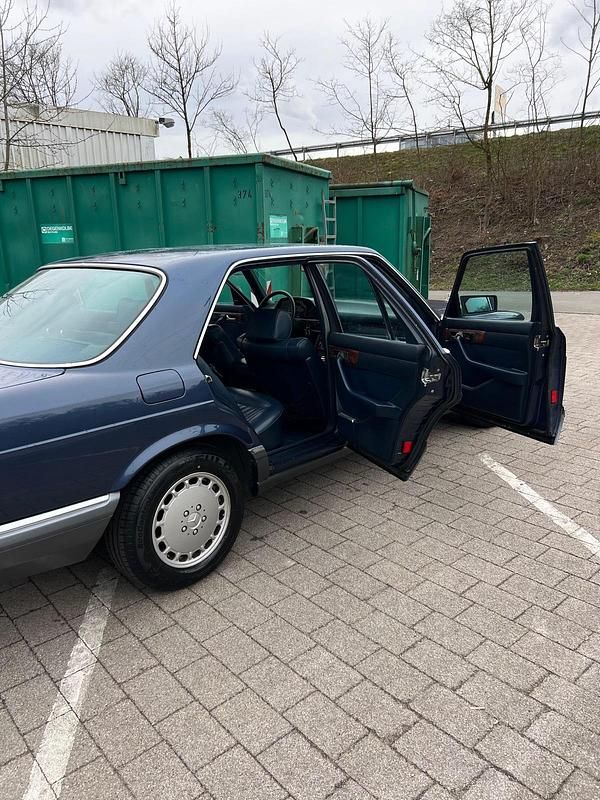 Gebraucht Mercedes E420 218 PS (160 kW) 1987 Blau Limousine