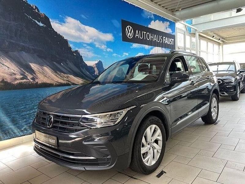 Gebraucht VW Tiguan Life 200 PS (147 kW) 2022 Silber SUV