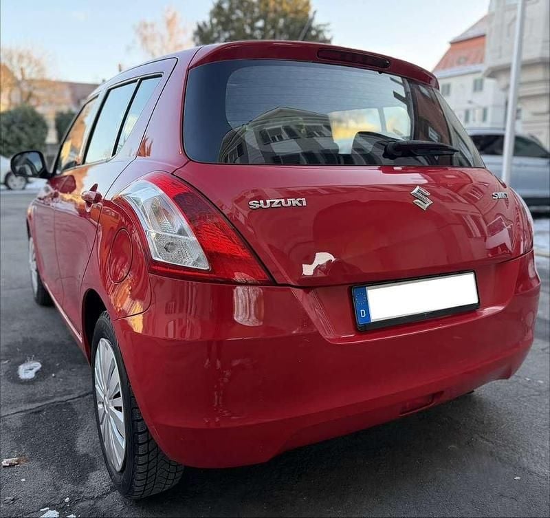 Rot Gebraucht 2014 Suzuki Swift Club Limousine | 3.700 € (Superpreis) - Bild 1/4