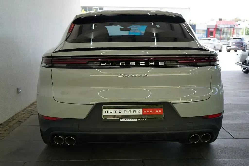 Gebraucht Porsche Cayenne 519 PS (381 kW) 2024 Grau SUV