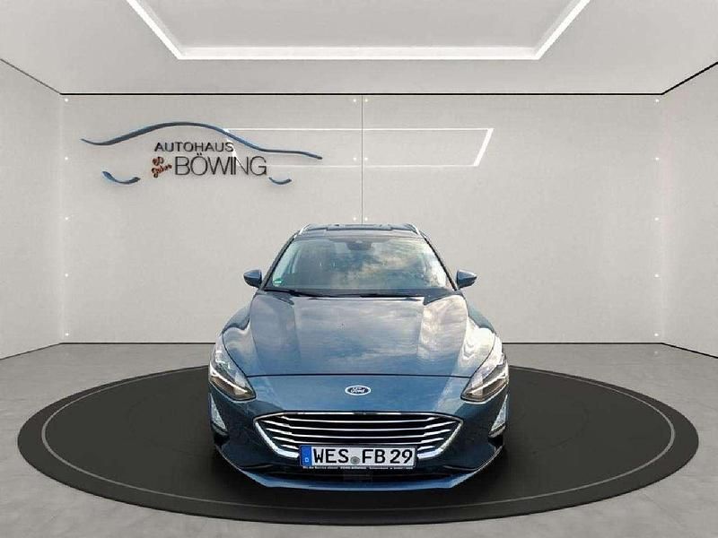 Chromablau met. Gebraucht 2022 Ford Focus Titanium S Kombi | 20.490 € (Etwas zu teuer) - Bild 1/4