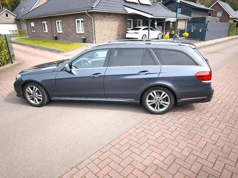 Gebraucht Mercedes E200 Avantgarde 136 PS (100 kW) 2014 Grau Kombi