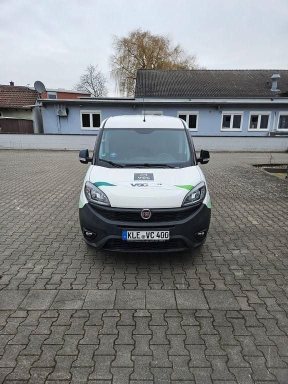 Weiß Gebraucht 2018 Fiat Doblò Van / Kleinbus | 9.500 € (Fairer Preis) - Bild 1/4