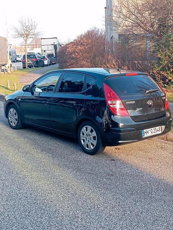 Gebraucht Hyundai i30 109 PS (80 kW) 2007 Schwarz Kleinwagen