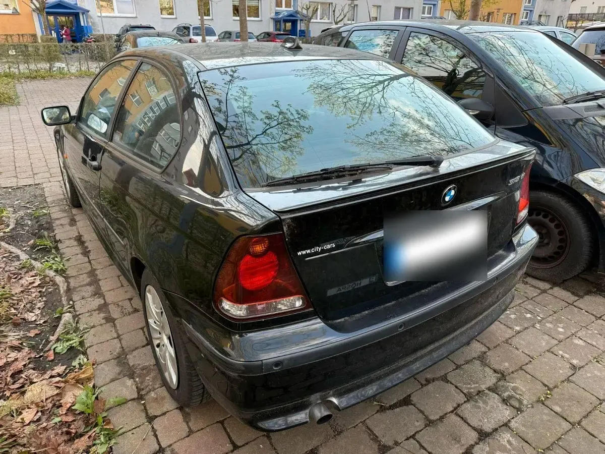 Second-hand BMW 318 143 CP (105 kW) 2003 Negru Berlinǎ