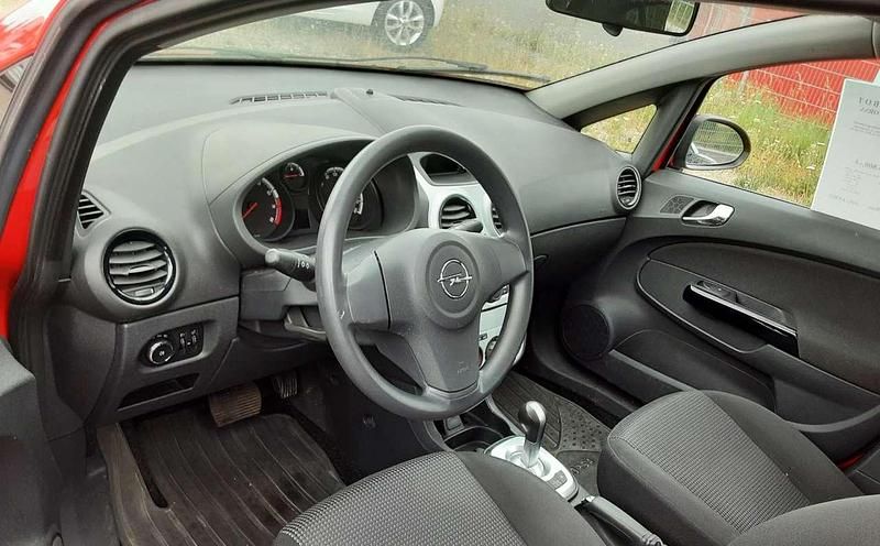 Gebraucht Opel Corsa Selection 86 PS (63 kW) 2011 Rot Kleinwagen