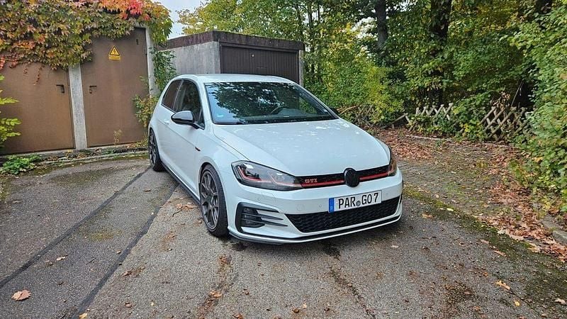 Weiß Gebraucht 2017 VW Golf VII GTI Limousine | 19.450 € (Fairer Preis) - Bild 1/4