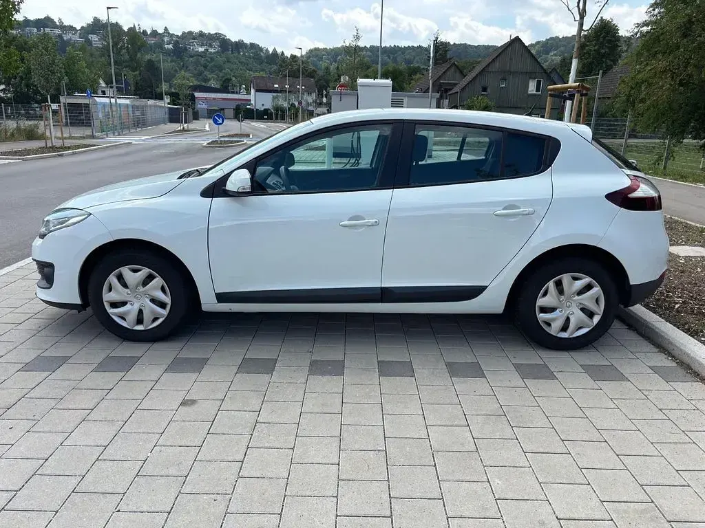 Gebraucht Renault Mégane Dynamique 110 PS (80 kW) 2010 Weiß Limousine