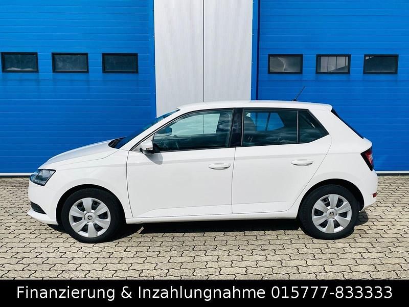 Weiß Gebraucht 2020 Skoda Fabia Kleinwagen | 7.900 € (Guter Preis) - Bild 1/4