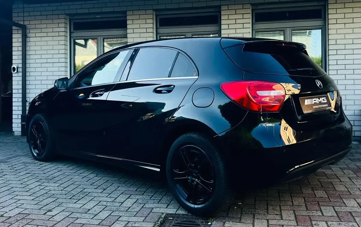 Gebraucht Mercedes A180 Style 122 PS (89 kW) 2013 Kosmosschwarz  metalliclack Kleinwagen