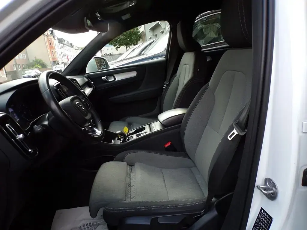 Gebraucht Volvo XC40 Core 129 PS (94 kW) 2023 Weiß SUV
