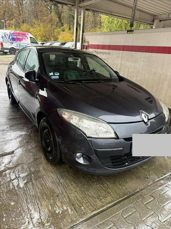 Andere farben Gebraucht 2009 Renault Mégane III Dynamique Limousine | 1.300 € (Superpreis) - Bild 1/4