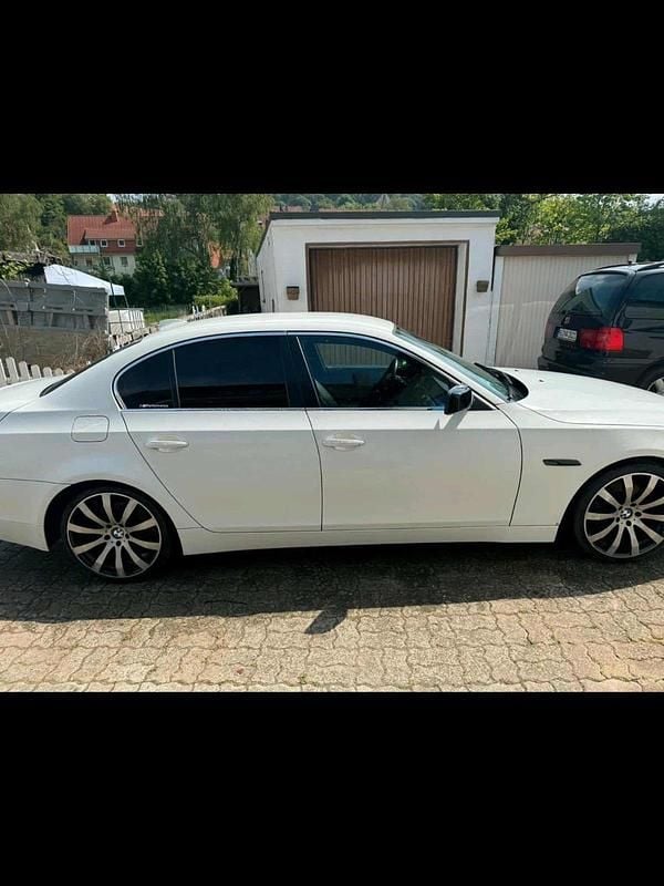 Weiß Gebraucht 2005 BMW M5 Limousine | 5.600 € - Bild 1/4