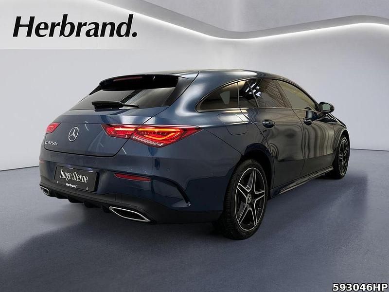 Gebraucht Mercedes CLA250e Shooting Brake AMG line 218 PS (160 kW) 2022 Blau Kombi