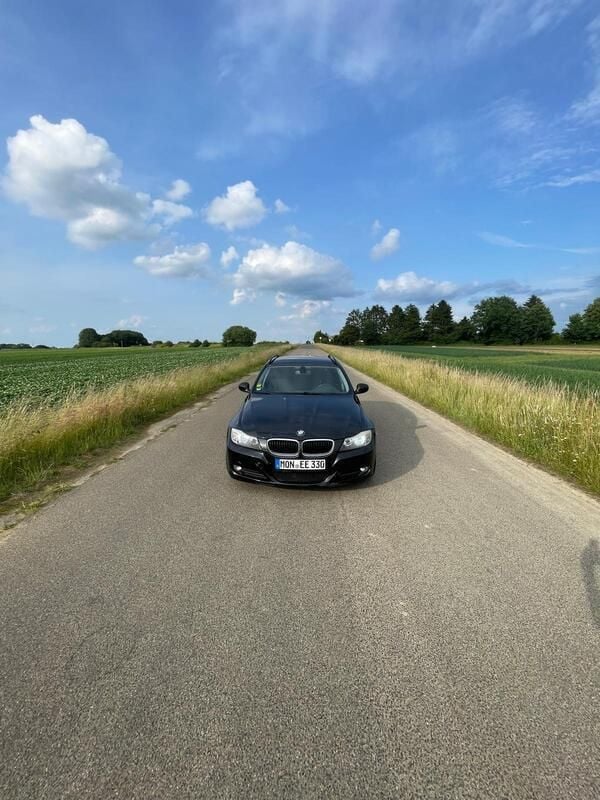 Schwarz Gebraucht 2009 BMW 318 Kombi | 4.200 € - Bild 1/4