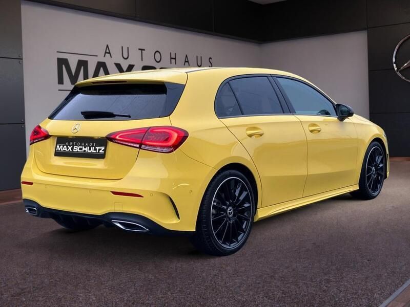 Gebraucht Mercedes A200 AMG 163 PS (119 kW) 2023 Gelb Kleinwagen