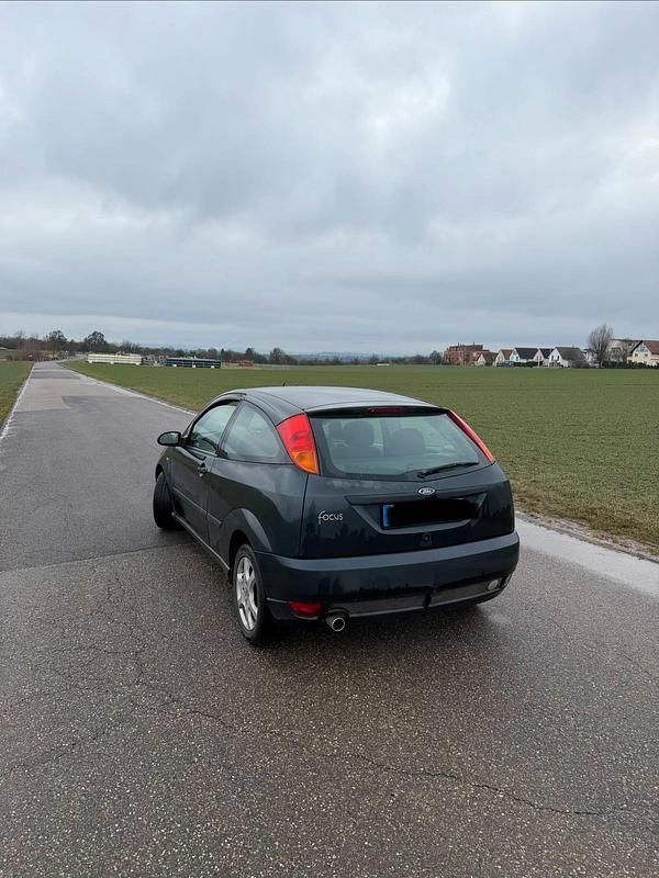 Gebraucht Ford Focus 115 PS (84 kW) 2000 Blau Coupé