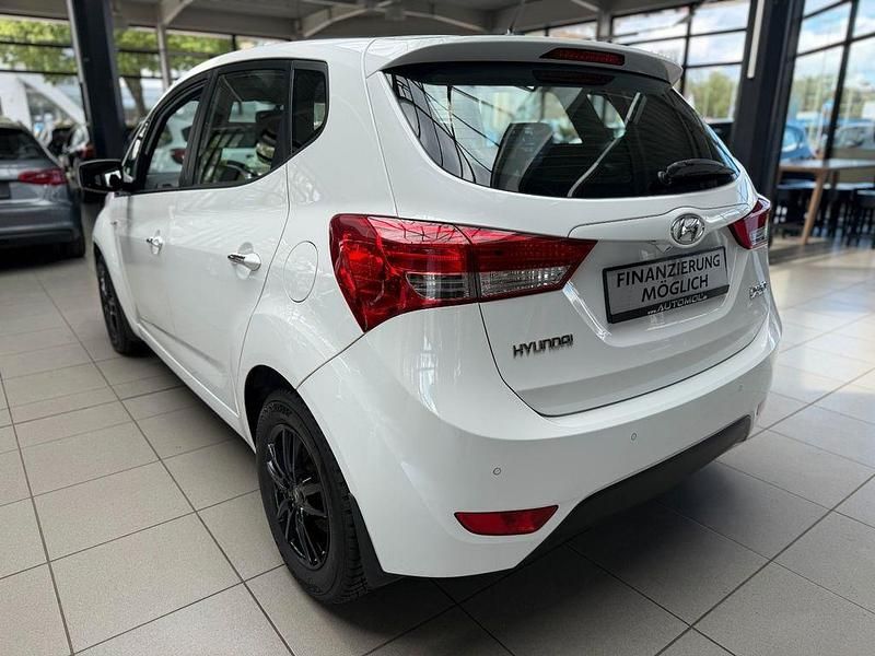 Gebraucht Hyundai i20 125 PS (91 kW) 2019 Weiß Kleinwagen