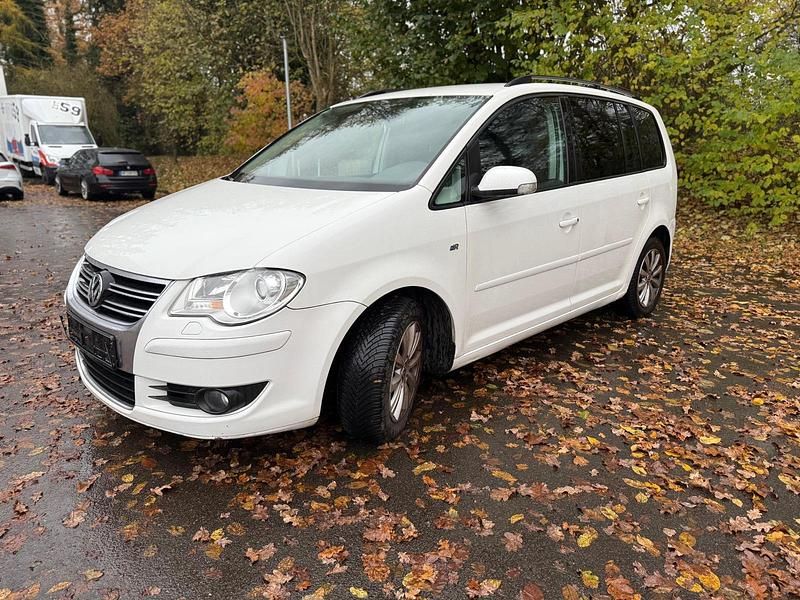 Weiß Gebraucht 2008 VW Touran R-line Van / Kleinbus | 2.500 € (Guter Preis) - Bild 1/4