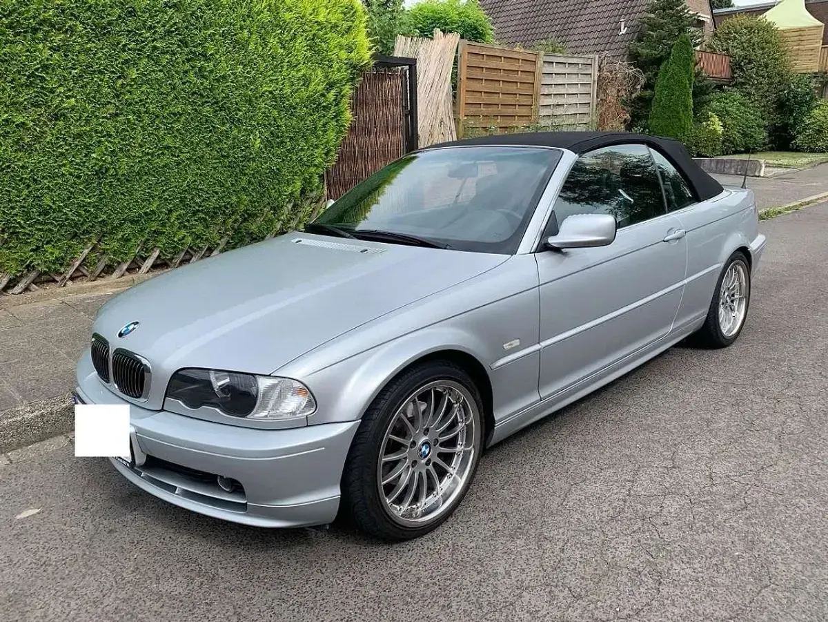 Gebraucht BMW 320 Cabriolet 170 PS (125 kW) 2001 Titansilber metallicsilber metallic Cabrio