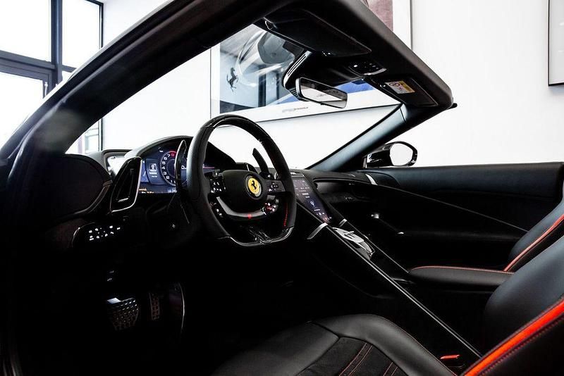 Neu Ferrari Roma 620 PS (456 kW) 2025 Schwarz Cabrio