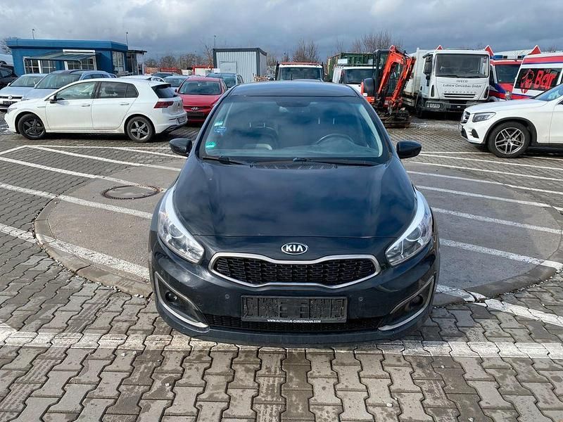Gebraucht Kia Ceed 99 PS (72 kW) 2016 Kleinwagen