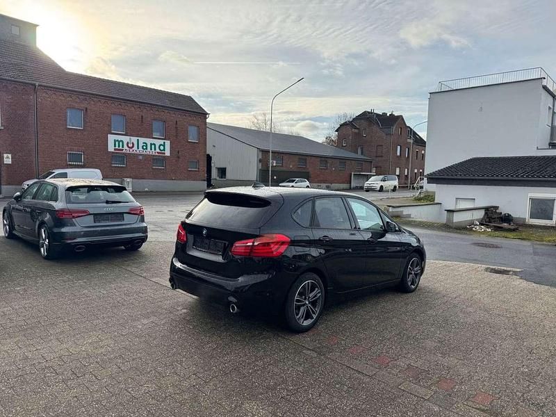 Gebraucht BMW 218 Sport Line 150 PS (110 kW) 2019 Schwarz ii/bonnet fluid black Van / Kleinbus