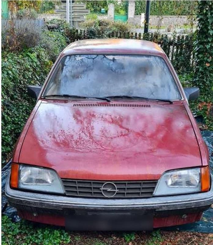 Gebraucht Opel Rekord 115 PS (84 kW) 1986 Rot Limousine