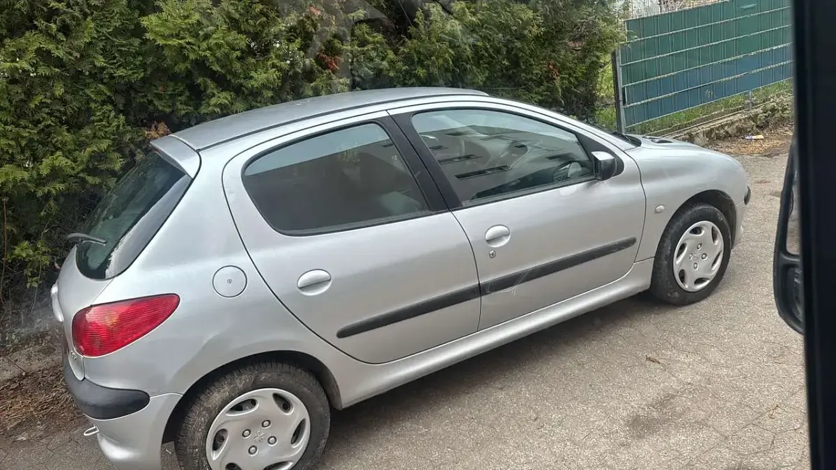 Gebraucht Peugeot 206 60 PS (44 kW) 2002 Limousine