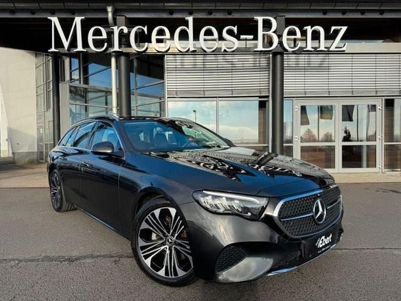 Graphitgrau (metallic) Gebraucht 2024 Mercedes E220 Avantgarde Kombi | 45.990 € (Guter Preis) - Bild 1/4