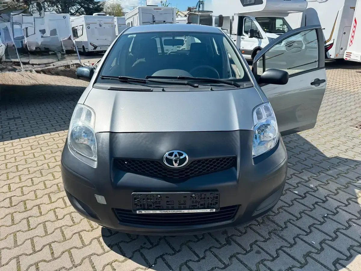Gebraucht Toyota Yaris Cool 69 PS (50 kW) 2010 Grau Kleinwagen