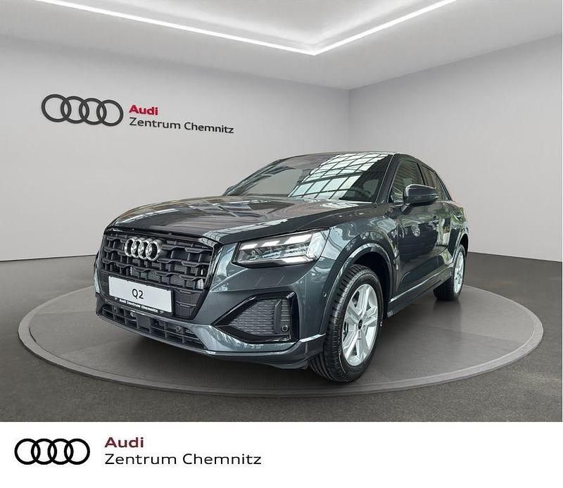 Manhattangrau metallic Neu 2025 Audi Q2 Advanced Plus SUV | 47.405 € - Bild 1/4