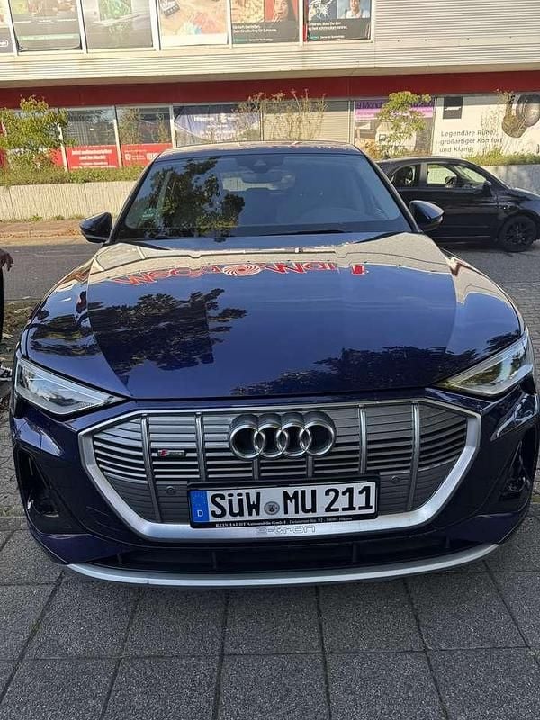 Blau Gebraucht 2021 Audi e-tron S-Line SUV | 33.000 € (Fairer Preis) - Bild 1/4