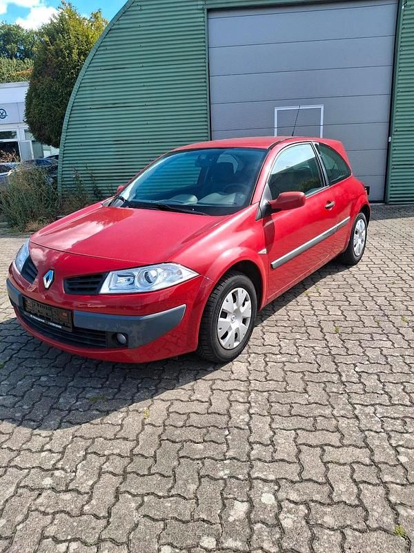 Rot Gebraucht 2007 Renault Mégane II Kleinwagen | 1.790 € - Bild 1/4