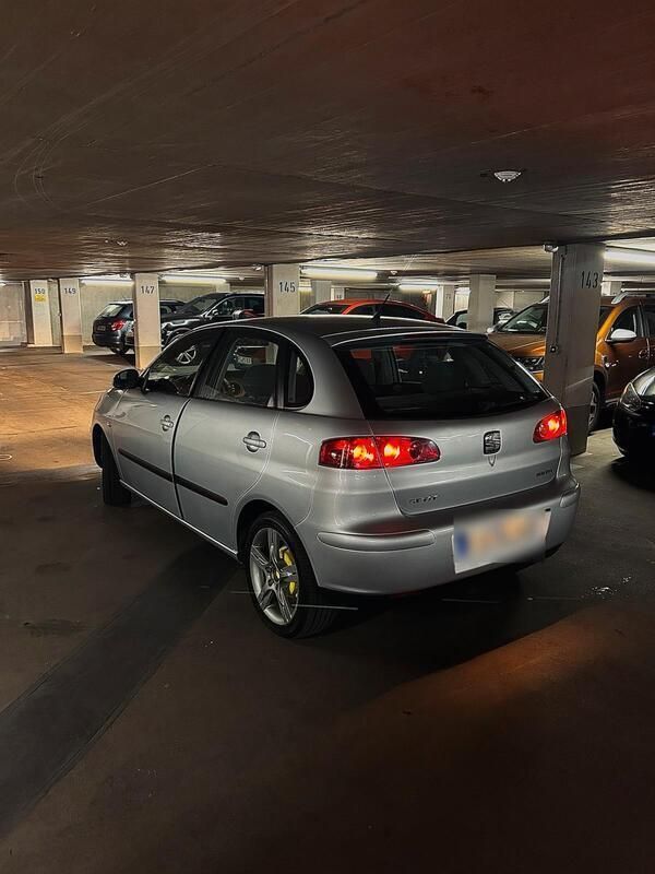 Silber Gebraucht 2004 Seat Ibiza Kleinwagen | 2.200 € - Bild 1/4