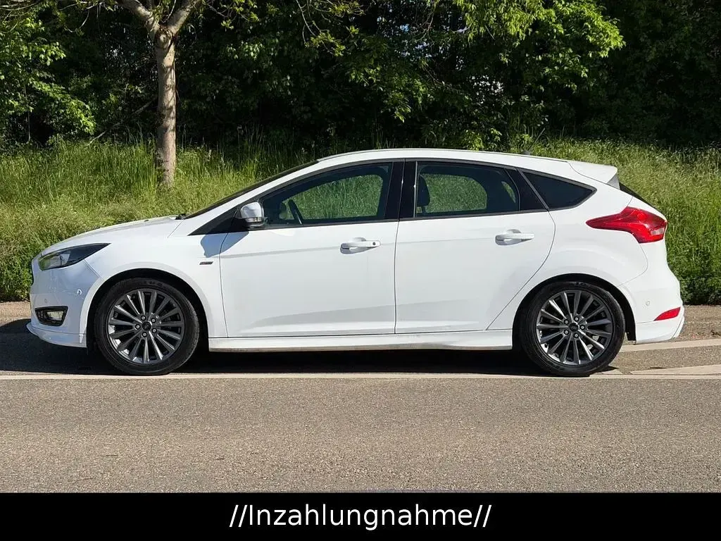 Gebraucht Ford Focus ST-Line 125 PS (91 kW) 2018 Weiß Limousine