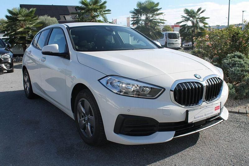Weiß Gebraucht 2020 BMW 118 Kleinwagen | 14.790 € (Guter Preis) - Bild 1/4