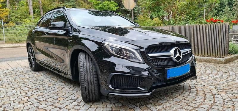 Schwarz Gebraucht 2017 Mercedes A45 AMG AMG Limousine | 33.900 € (Etwas zu teuer) - Bild 1/4