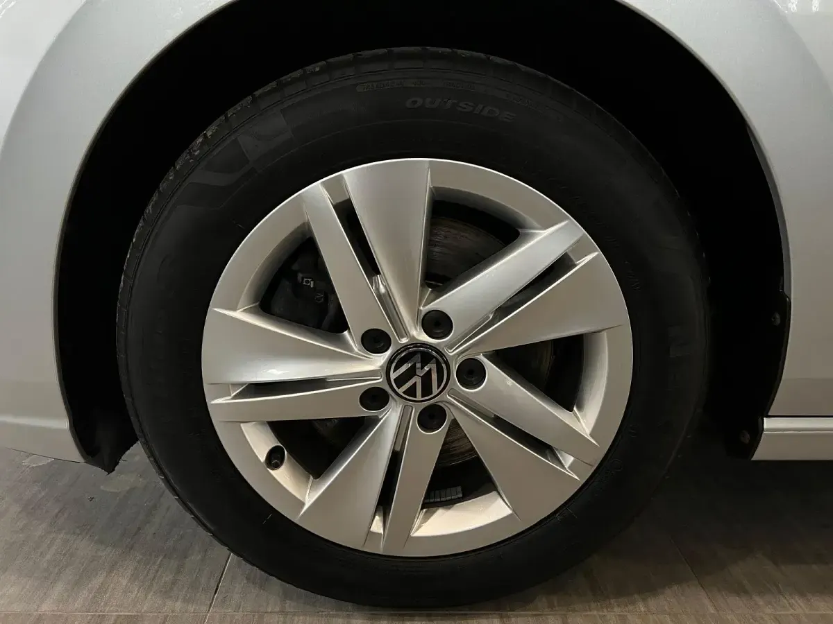 Gebraucht VW Golf VIII 150 PS (110 kW) 2022 Silber Kombi