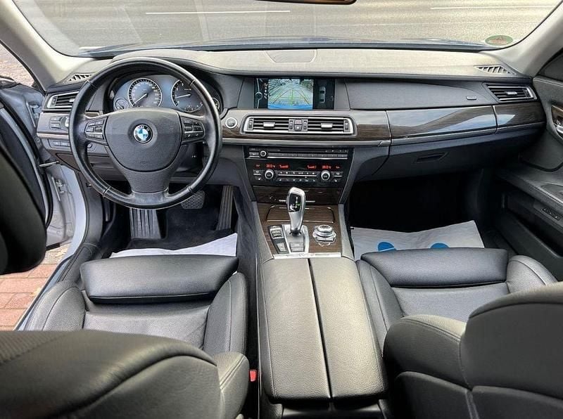 Silber Gebraucht 2010 BMW 750L Sport Line Limousine | 9.500 € (Fairer Preis) - Bild 1/4